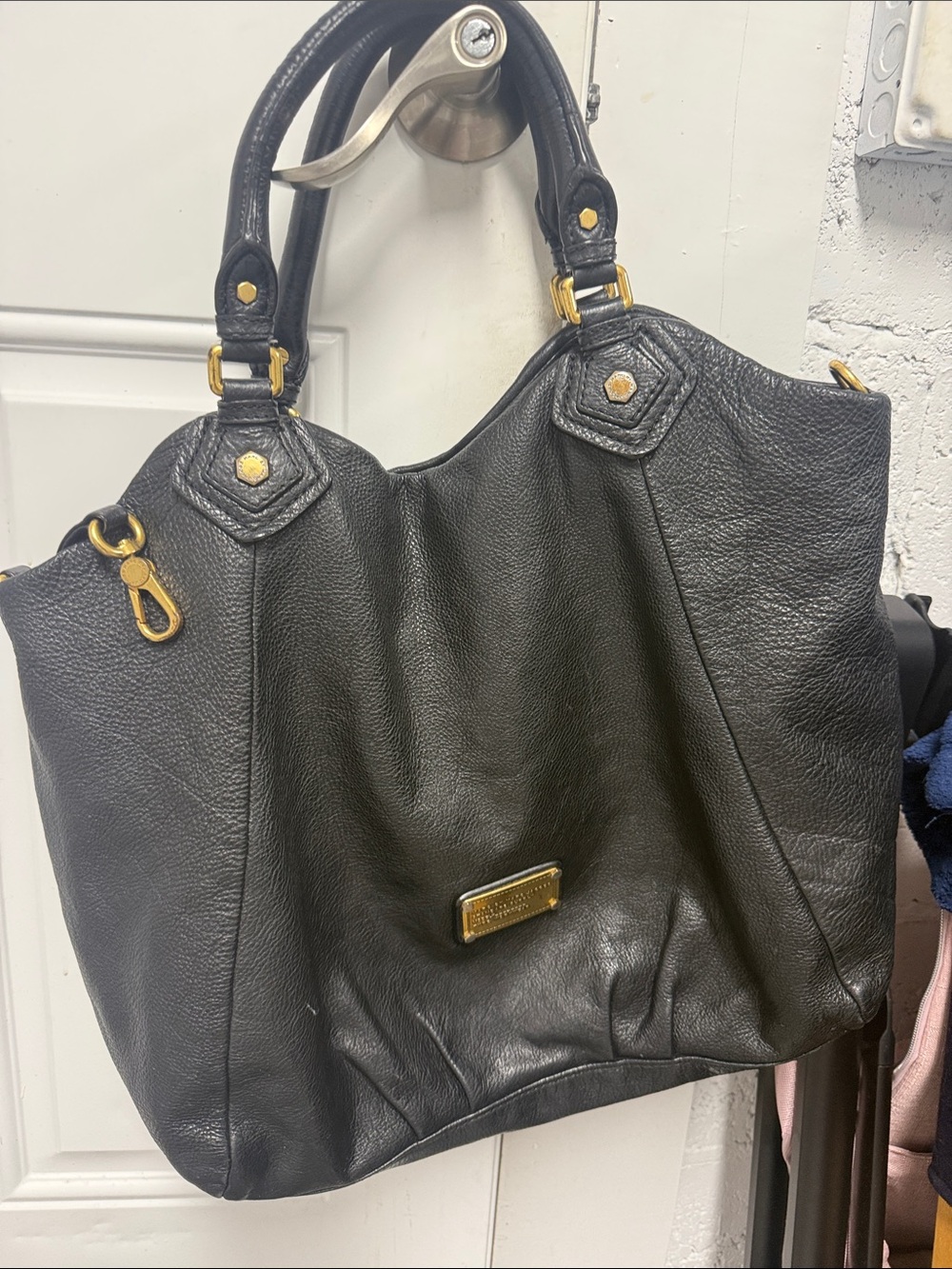 MARC JACOBS - Black Leather Tote Bag with Gold Hardware - Designer Plate Large